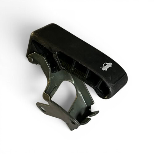 FSC000050PMA Defender Td5 bonnet release handle late