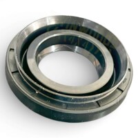 Discovery 2 front axle driveshaft oil seal FTC4822G by NAK – double-lip seal