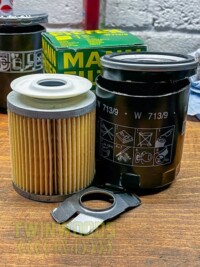 W 713/9 LPX100590 Td5 oil filter cut open for inspection inside