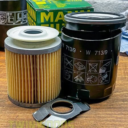 W 713/9 LPX100590 Td5 oil filter cut open for inspection inside