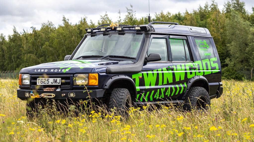 How to enter the EKA code on a Land Rover Discovery 2. Image of a Discovery 2 in a long grass field.