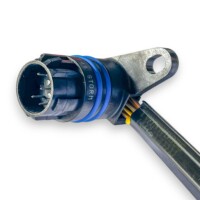 Main plug close-up of premium Td5 injector loom AMR6103G